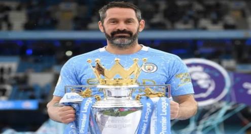 بمناسبة عيد ميلاده الـ39.. كيف جمع سكوت كارسون 14 لقبًا في 917 دقيقة فقط؟